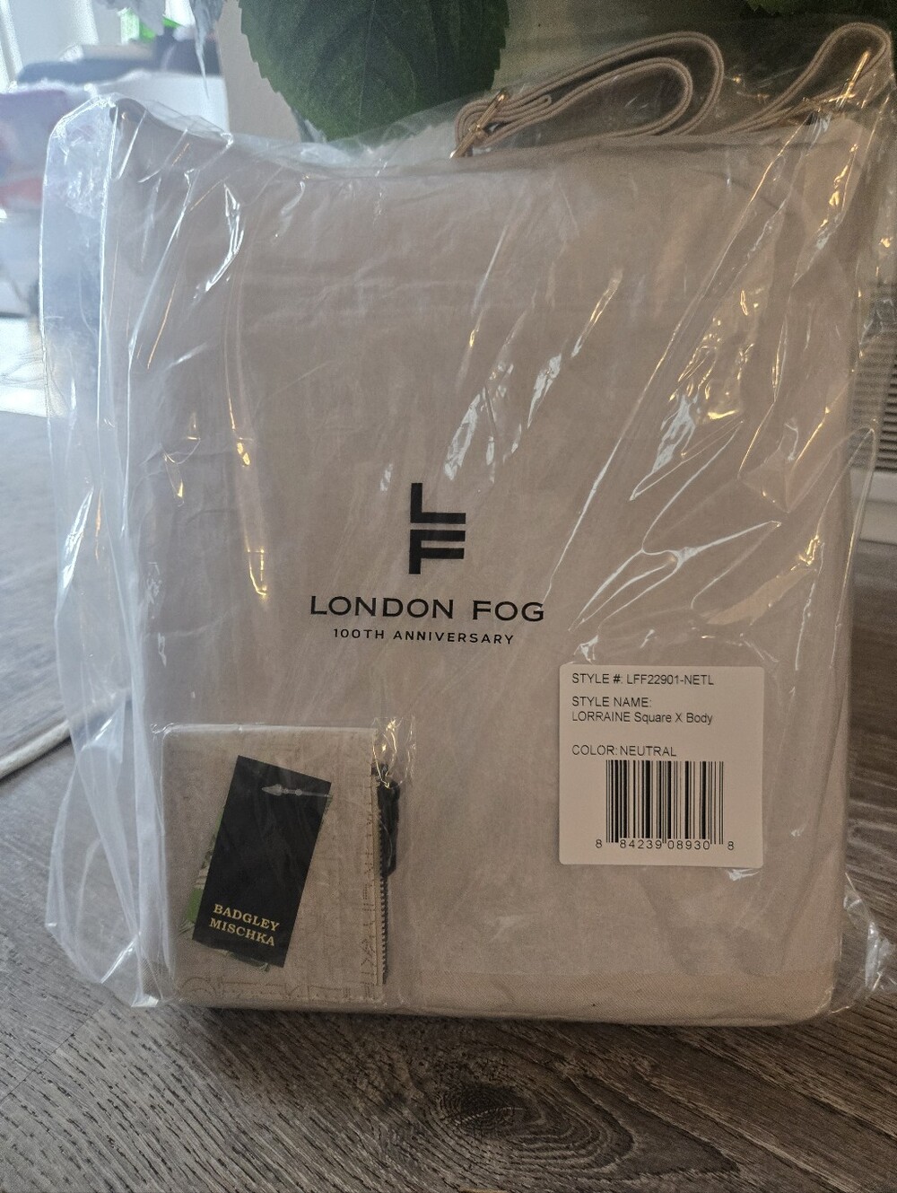 LONDON FOG Cream Crossbody Bag with Gold Hardware + Badgley MISCHKA Cardholder - Picture 8 of 8